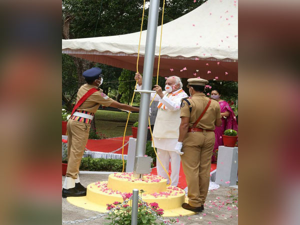 Kerala governor Arif Mohammed Khan at Raj Bhavan on the ocassion of 75th Independence Day. (Photo/ANI) 