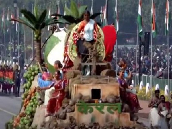 Kerala featured an ecofriendly, biodegradable tableau, which was fabricated in coir, coconut and clay.