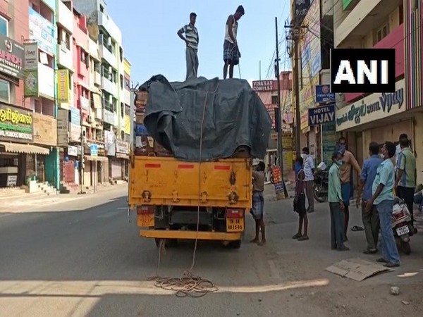 Liquor from shops in Madurai's Periyar area were loaded in a truck on Saturday [Photo/ANI]