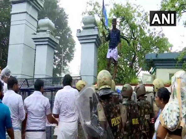 KSU workers continue to protest seeking probe into Walayar rape case. Photo/ANI