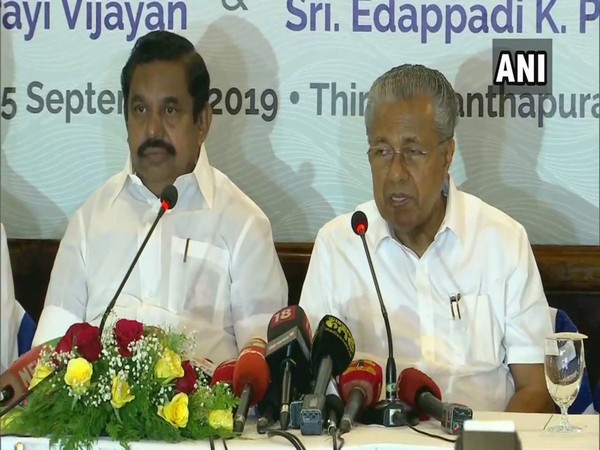 Tamil Nadu Chief Minister Edappadi K Palaniswami and Kerala Chief Minister Pinarayi Vijayan at the press conference in Thiruvananthapuram on Wednesday.