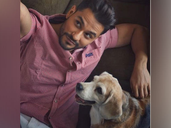 Kunal Kemmu with his late pet Masti (Image source: Instagram)