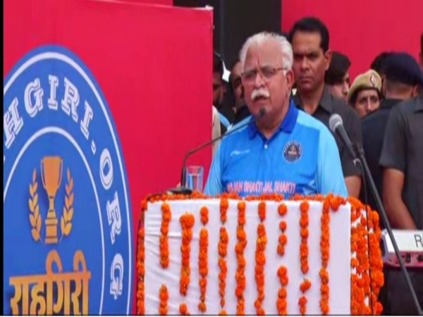 Haryana Chief Minister Manohar Lal Khattar speaks at Hisar Raahgiri event on Sunday. [Photo/ANI]