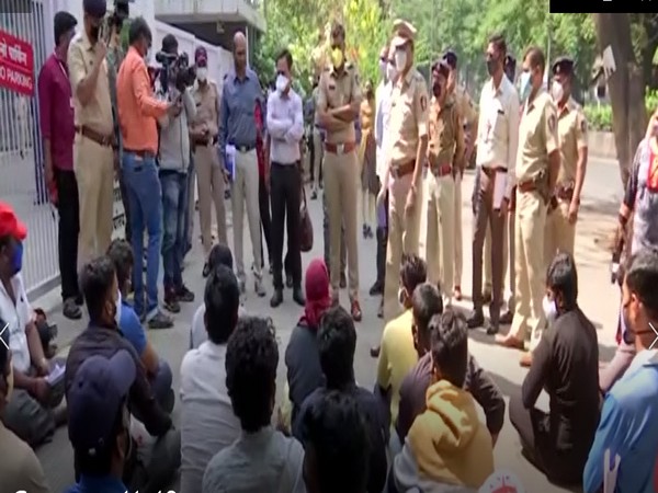 Visual outside the Collector office in Pune. (Photo.ANI)