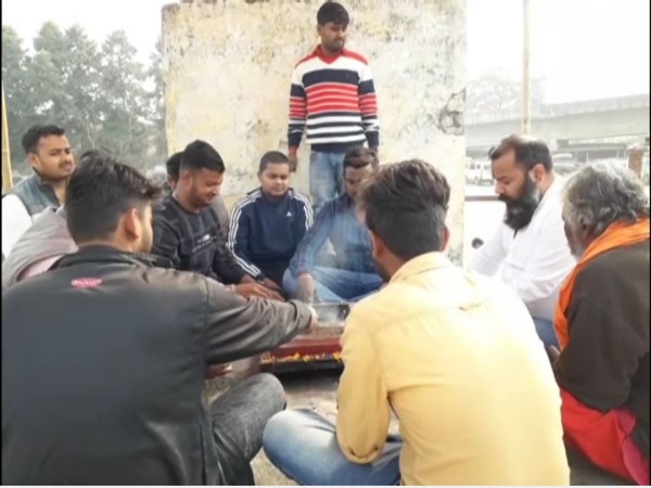 Bajrang Dal activists performing hawan in Ruidhasa Maidan in Kishanganj (Photo/ANI)