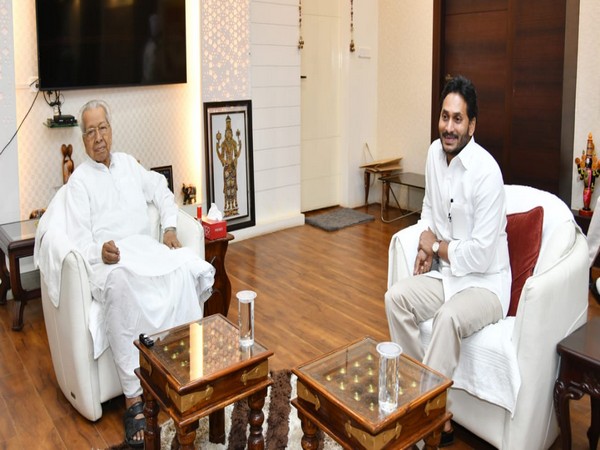 Andhra Pradesh CM YS Jagan Mohan Reddy with Governor Biswabhushan Harichandran (Photo/ANI)