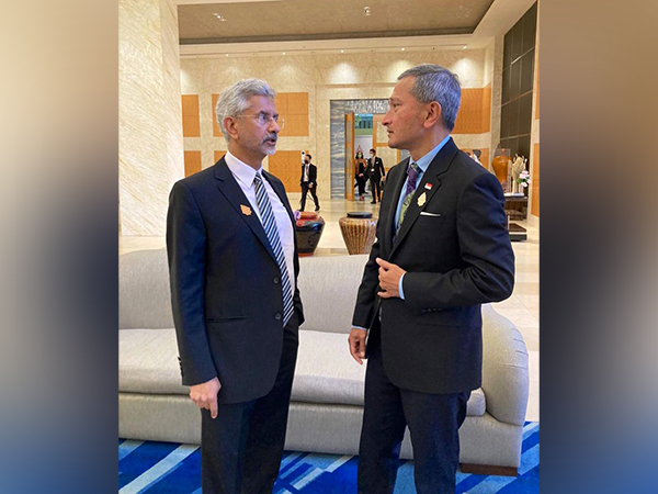 EAM S Jaishankar with Singapore Foreign Minister Vivian Balakrishnan (Photo Credit: Twitter/S Jaishankar)