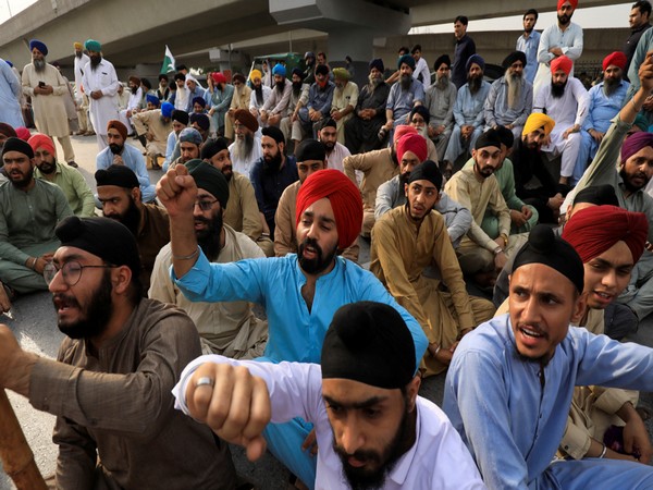 Members of the Pakistan's Sikh community, protest, after, according to police, two Sikh men were killed by gunmen, in Peshawar (Photo Credit: Reuters)