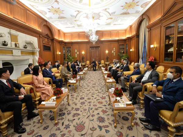 A Parliamentary delegation from Mongolia calls on President Kovind (Photo Credit: President Kovind twitter)