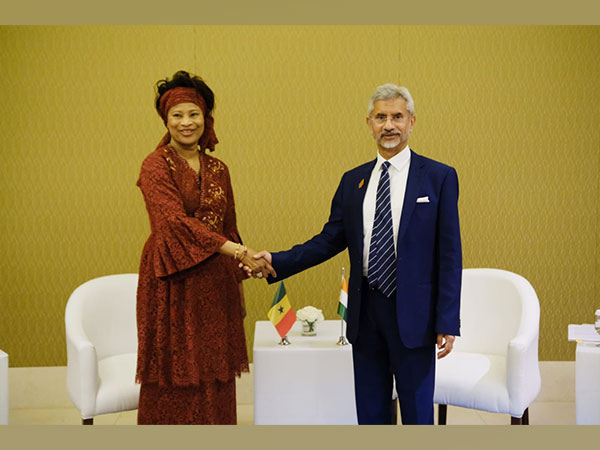 External Affairs Minister S Jaishankar meets  Senegalese counterpart Aissata Tall Sall (Photo: Twitter/@DrSJaishankar)