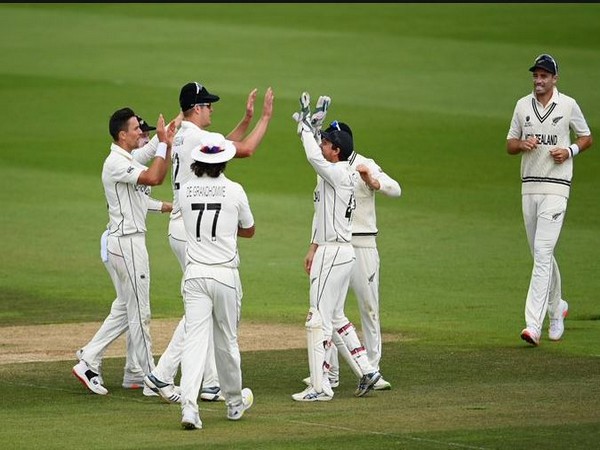 New Zealand players celebrate the fall of an India wicket. (Photo/ ICC Twitter)