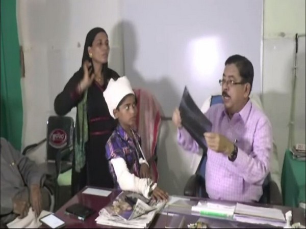 Faijan with Dr Raj Ranjan Prasad, Superintendent at Darbhanga Medical College on Wednesday [Photo/ANI]