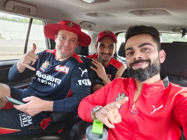 RCB skipper Virat Kohli with AB de Villiers and Harshal Patel (Image: Virat Kohli's Twitter)