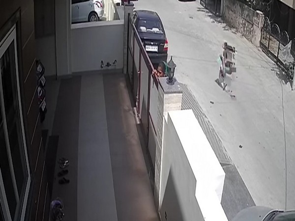 The incident was caught on CCTV cameras. Photo/ANI