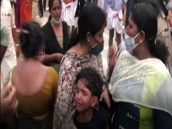 Kottayam residents protest against K-Rail project (Photo/ANI)