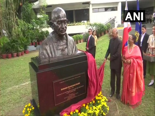President Ram Nath Kovind unveils a bust of Mahatma Gandhi in Manila on Sunday