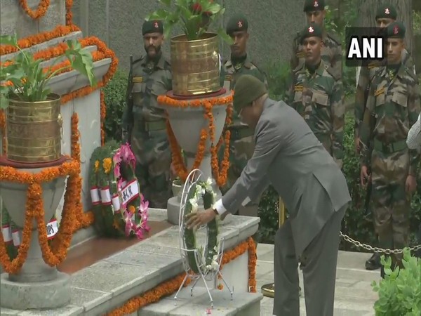 President Ram Nath Kovind while paying tribute at Badami Bagh Cantonment in Srinagar on Friday. Photo/ANI