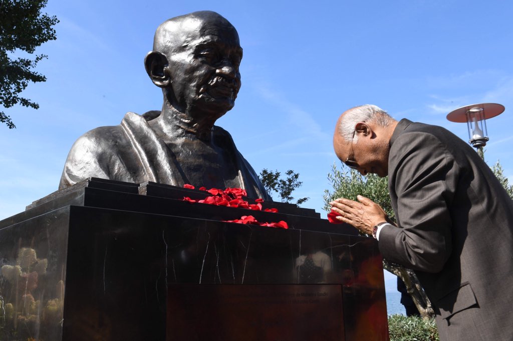 President Kovind unveiled a statue of Mahatma Gandhi on Saturday in Villeneuve. Photo/Twitter