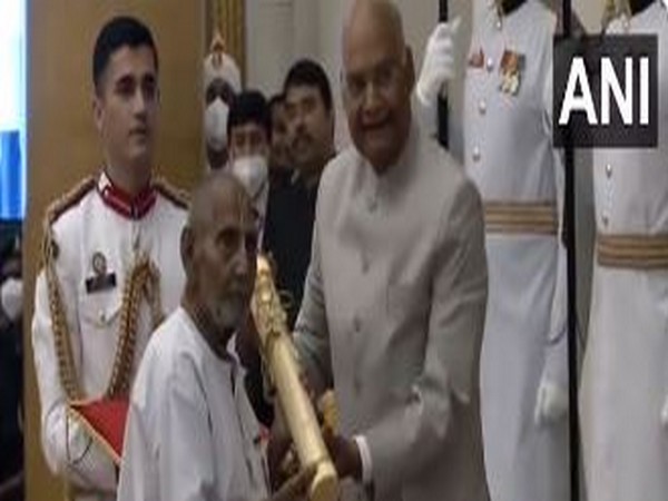 Yoga guru from Kashi, Swami Sivananda receives Padma Award. (Photo/ANI)