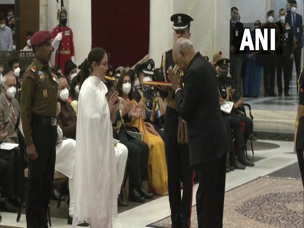 President Ram Nath Kovind confers Shaurya Chakra (posthumously) on Lance Naik Sandeep Singh of 4 Para (Special Forces) (Photo/ANI)