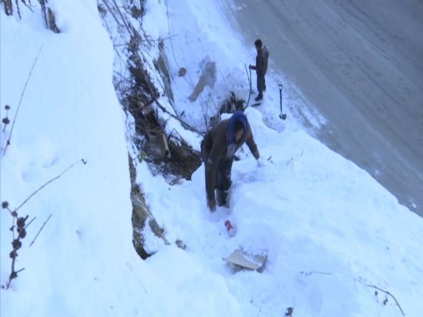 Heavy snowfall disrupts normal life in Shimla. Photo/ANI