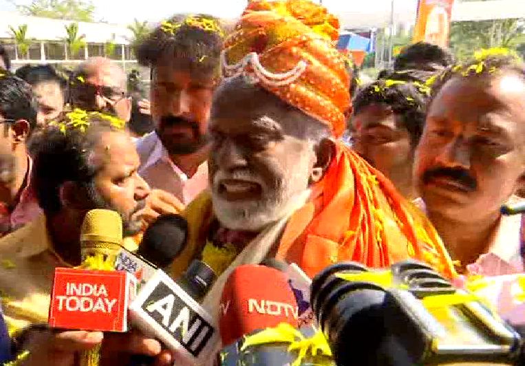 BJP leader Kummanam Rajasekharan interacting with media persons in Trivandrum on Tuesday