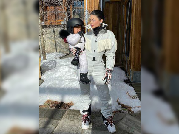 Kylie Jenner along with daughter Stormi (Picture courtesy: Instagram)