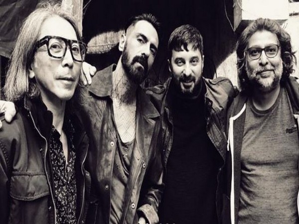 Arjun Rampal with the 'Dhaakad' team (Image Source: Instagram)