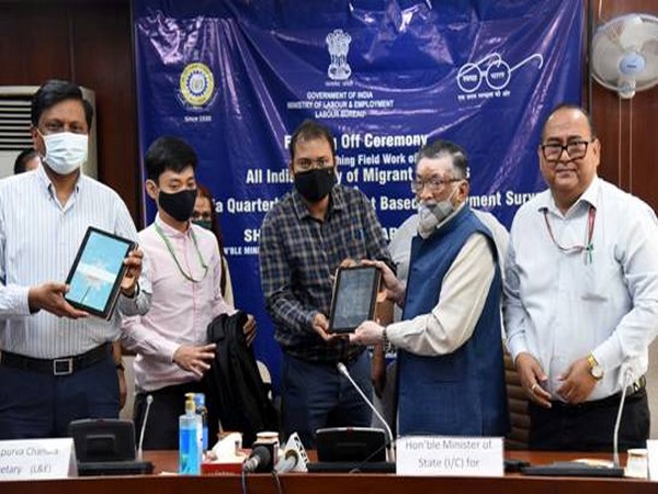 Labour Minister Santosh Kumar Gangwar flags off the fieldwork of All India Survey on Migrant Workers and AQEES.  