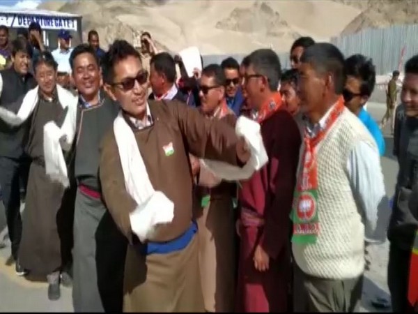 Ladakh MP Jamyang Tsering Namgyal dancing with locals on the occassio of 73rd Independence Day. [Photo/ANI]