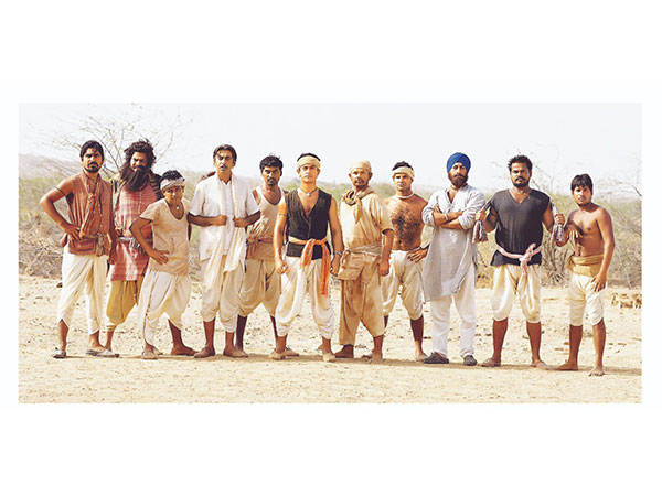 Lagaan cast (Image source: Twitter)