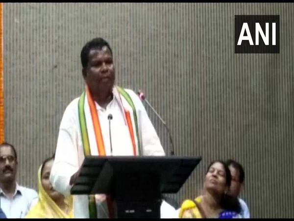 Chhattisgarh Minister Kawasi Lakhma speaking at an event in Dhamtari on November 11