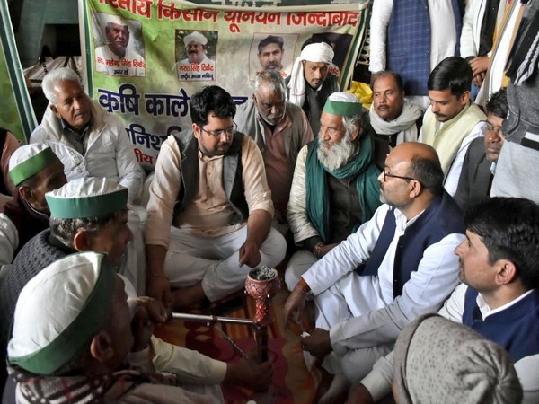 Ajay Kumar Lallu visits Ghazipur border to support farmers (Image courtesy: @AjayLalluINC)