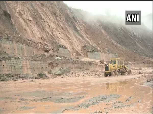 NH-44 has been closed down on Wednesday due to landslide. Photo/ANI