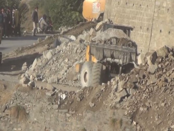 Landslide on NH-44 near Digdole in Ramban. (Photo/ANI)