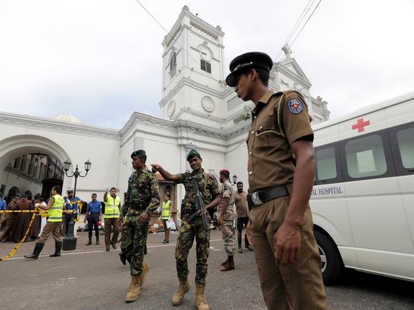 Police stand outside a church in Colombo after multiple blasts rattled Sri Lanka earlier this week. (File photo)