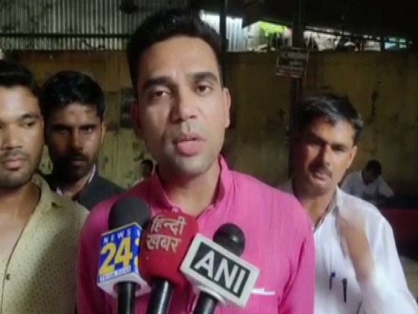 Om Singh, lawyer of BJP leader Swami Chinmayanand, speaking to media persons in Shahjahanpur, Uttar Pradesh on Saturday. Photo/ANI