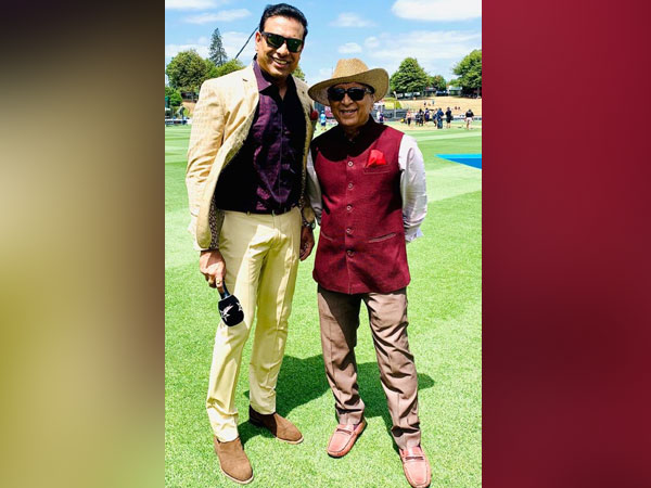 Sunil Gavaskar with VVS Laxman (Photo/VVS Laxman Twitter) 