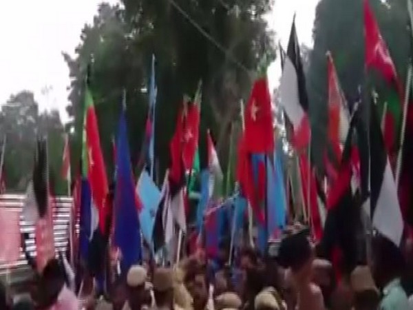 Left parties protest at the Mettupalyam Railway Station. (Photo: ANI)
