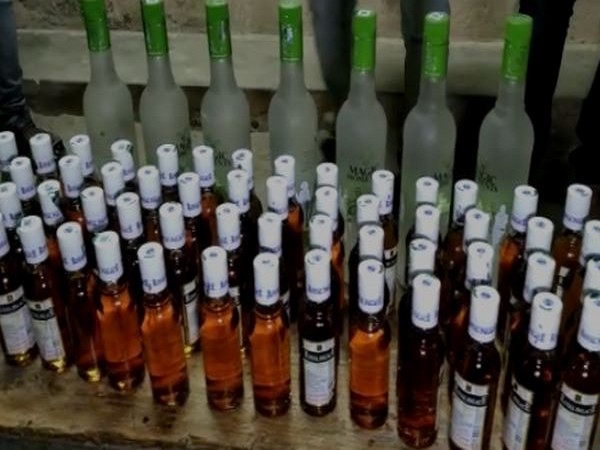 Liquor bottles seized by police from Andhra Pradesh-Tamil Nadu borders on Friday [Photo/ANI]