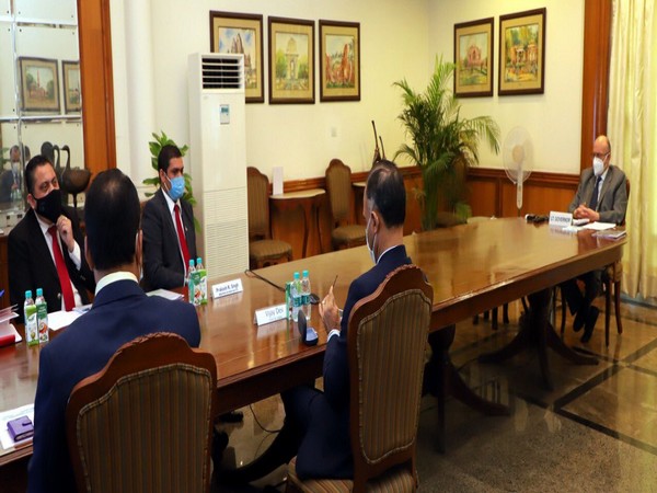 Delhi LG Anil Baijal meeting with health and SII officials on Monday.