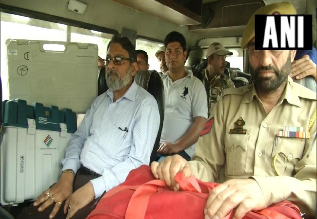 Polling parties leaving for their respective polling stations in Doda, Jammu and Kashmir Photo/ANI