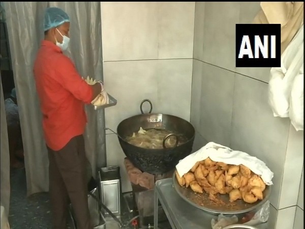 Snacks being prepared at a food shop in Ludhiana