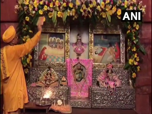 'Aarti' being performed at Garbha Griha in Shri Krishna Janmasthan Temple as the city celebrates Janmashtami today (Photo/ANI)