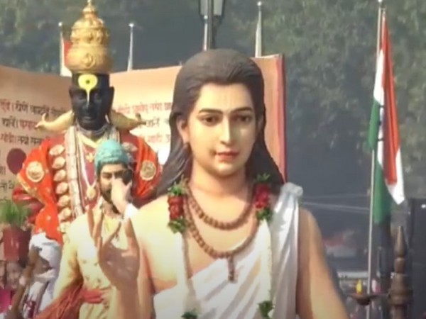 The first part of the tableau showed the statue of Sant Dnyaneshwar.