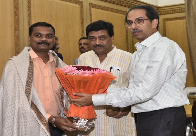 Maharashtra Chief Minister Uddhav Thackeray on extreme right with Kunal Jadhav on extreme left. 