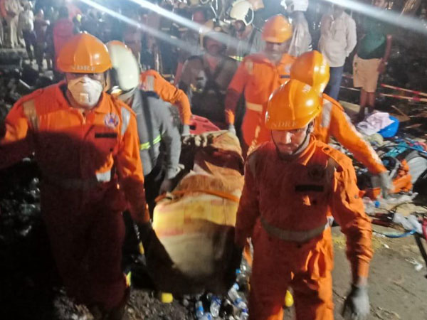 An NDRF team carrying away a body in Ratnagiri, Maharashtra. (Photo/ANI)