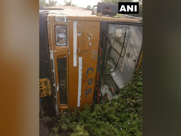 Five children have been injured after a school bus overturned in Hoshangabad