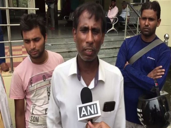 Mahesh Singh, an auto-rickshaw driver was fined Rs 37,000 by Gurugram traffic police on Wednesday. Photo/ANI