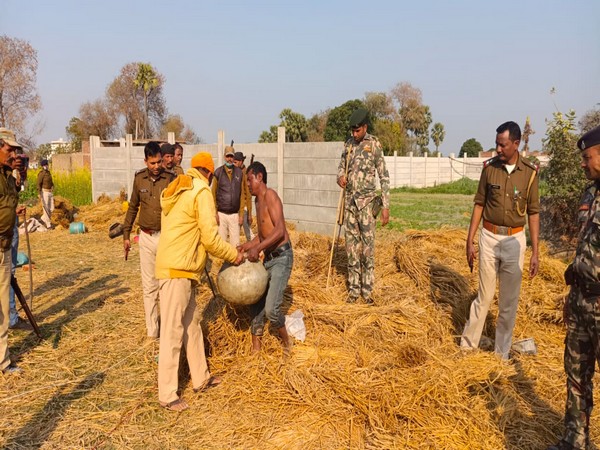 Police seizing the liquor container in Gaya. (ANI/photo)